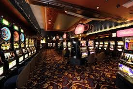ppvip casino স্লট গেমের মোবাইল ইন্টারফেসে স্পিন বাটন ও পেলাইন নিয়ন্ত্রণ